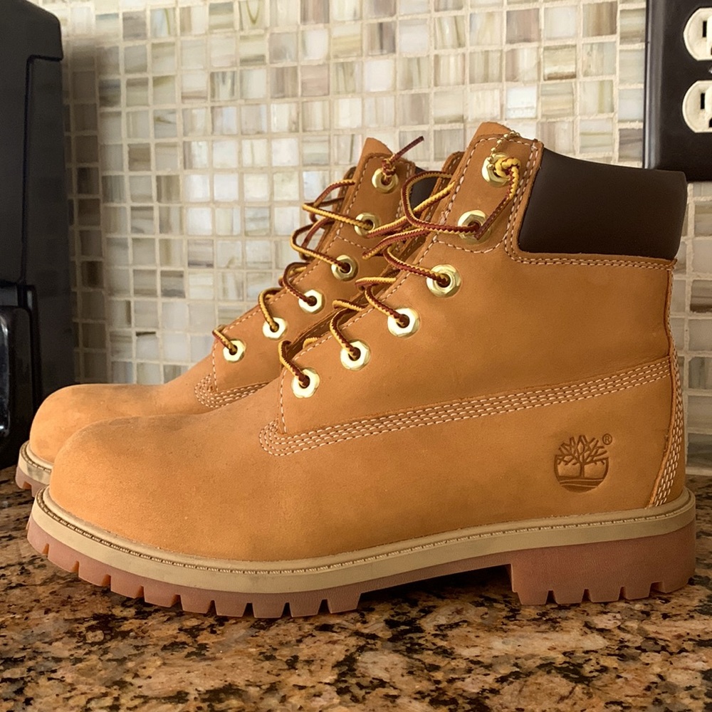 Tim’s-womens 6 or kids 6. Barley worn,tag on